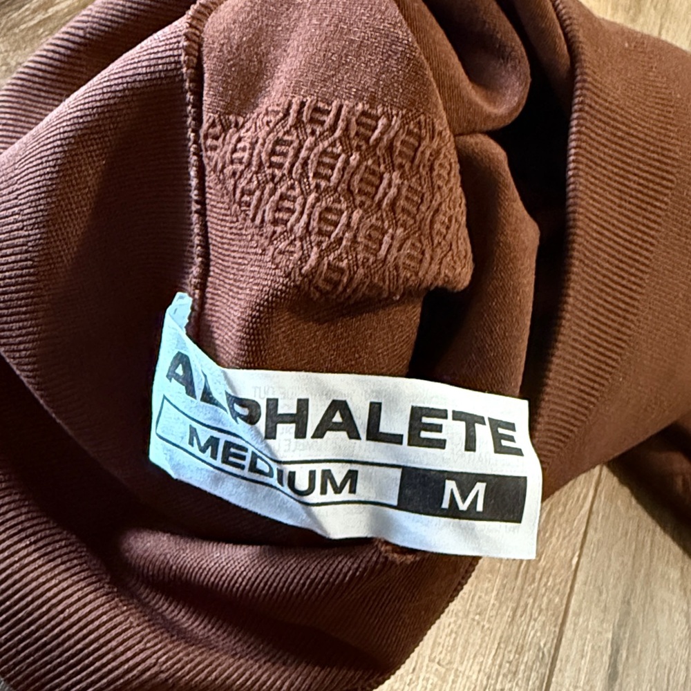 Alphalete Women's Chocolate Bike Shorts - Picture 5 of 5